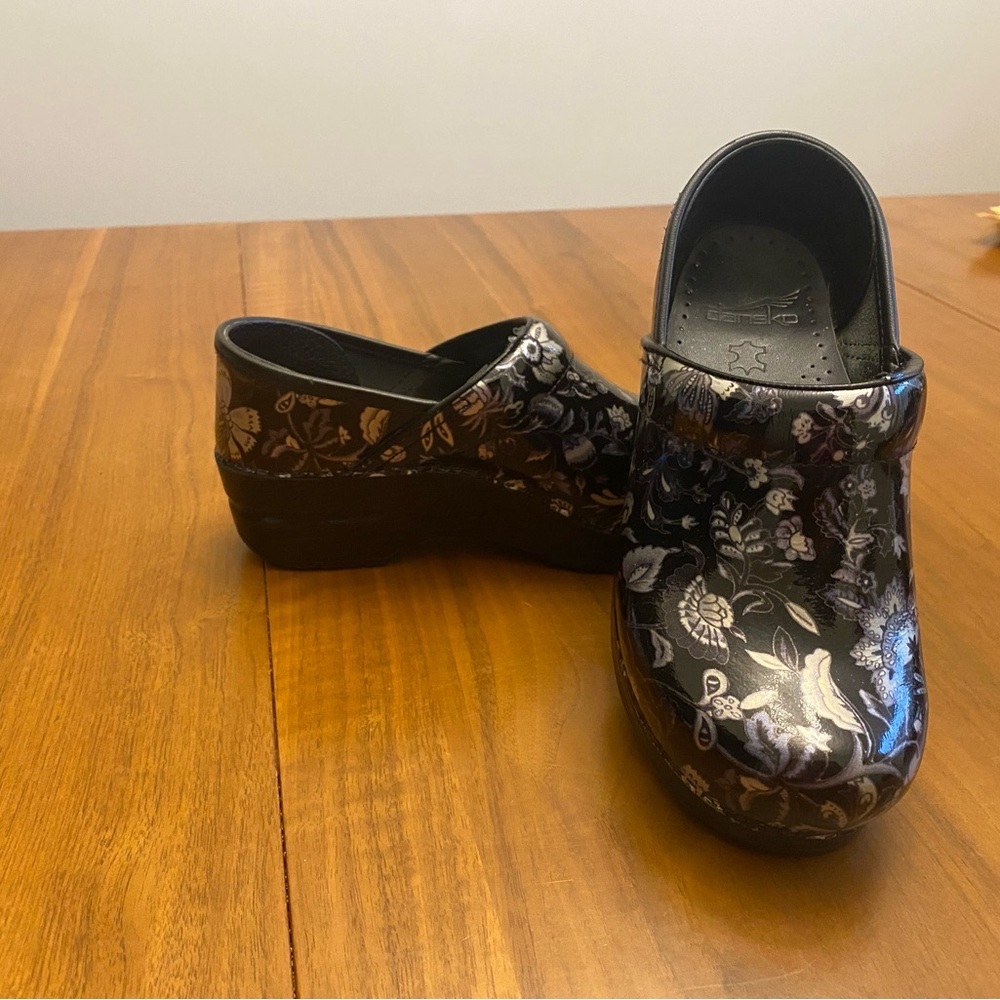 Dansko Floral Black Clogs | Women’s Size 36